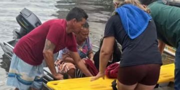 Mulher entra em trabalho de parto e dá à luz em barco no interior do Amazonas