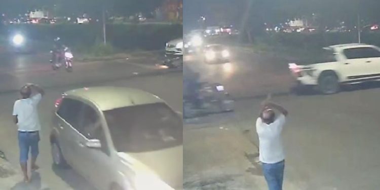 Veja: Pick-up atinge moto, deixa ferid0 e foge sem prestar socorro em Manaus