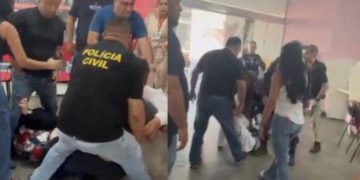 Vídeo: Discussão entre advogado e policial sai do controle e termina em p4ncad4ria em Manaus