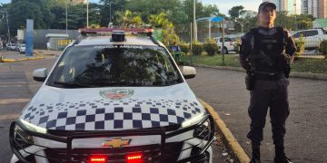 Mulher forag1da por r0ub0 é pr3sa na frente de shopping na Cidade Nova