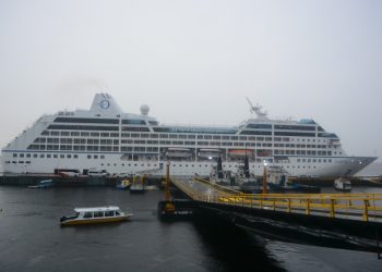 Chegada do MS Insígnia ao Porto de Manaus abre temporada de cruzeiros