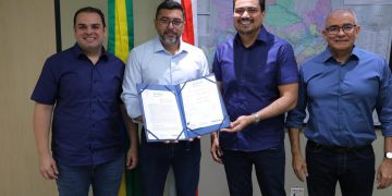 Roberto Cidade reforça compromisso com Autazes em assinatura de contrato de recuperação de trecho da AM-254