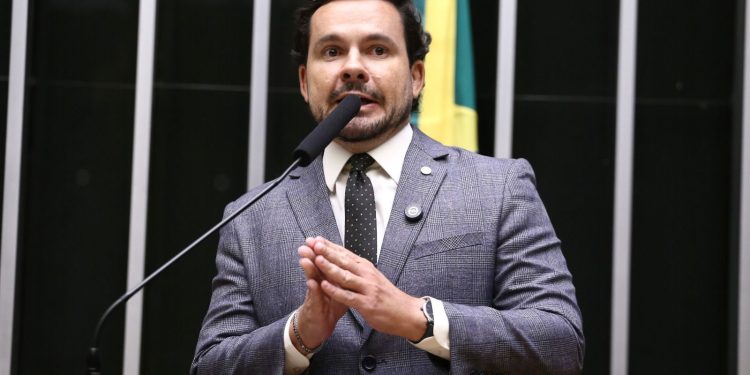 Capitão Alberto Neto destaca prioridades no retorno do trabalho legislativo