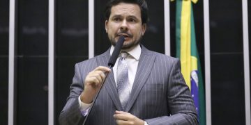 Deputado Federal Capitão Alberto Neto defende internet de qualidade para escolas, hospitais e comunidades da Amazônia