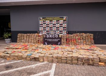 PM prende 11 pessoas e apreende 2,7 toneladas de drogas na zona oeste de Manaus
