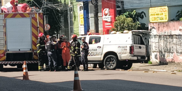 Vídeo: Homem em situação de rua é pr3s0 com fac@ e suposto explosivo dentro de ônibus no Centro de Manaus