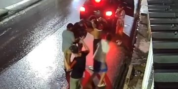 Vídeo: assalt0 e ameaça de m0rte assustam jovens em Manaus