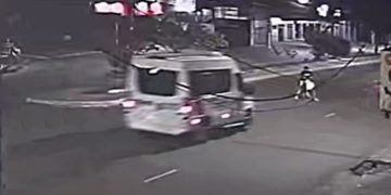 Vídeo forte: jovem para moto para pegar boné e acaba m0rrendo atropelad0 em Manaus