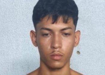 “NP” foge da polícia pelas ruas de Manaus, bate carro r0ubado na viatura da PM e acaba pres0