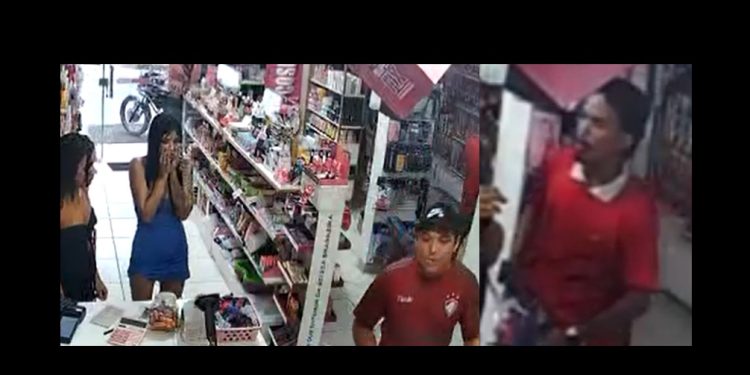 Vídeo: mulheres são rendidas por blindados enquanto compravam maquiagem em Manaus