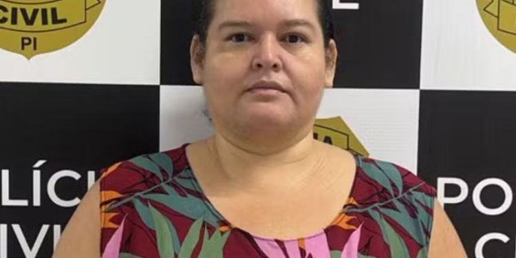 Erga Omnes: Suspeita de se passar por advogada para abastecer f@cçã0 de Manaus é pr3sa