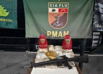 PM intercepta lancha e fuzil do tráfic0 no interior do Amazonas