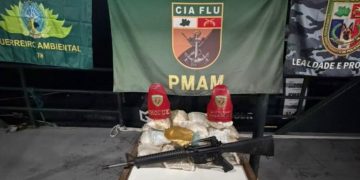 PM intercepta lancha e fuzil do tráfic0 no interior do Amazonas