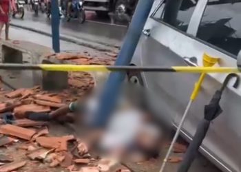 Vídeo forte: idoso m0rre atr0pelado por carro na parada de ônibus em Manaus