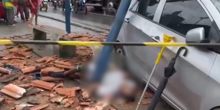 Vídeo forte: idoso m0rre atr0pelado por carro na parada de ônibus em Manaus