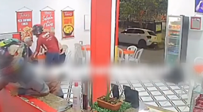 Vídeo: Funcionária tenta esconder celular durante assalt0 a lanche no bairro Manôa