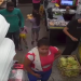 Clientes e cr1anças são rendidos durante ass@lto a loja de frios em Manaus; vídeos