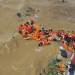 Corpo de Bombeiros resgata embarcação que naufragou em Manaus a 50 metros de profundidade