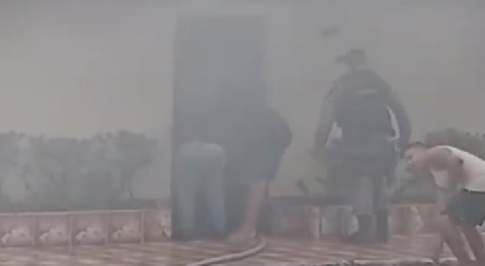 Vídeo: Incêndio de grandes proporções atinge abrigo de cr1anças em Parintins
