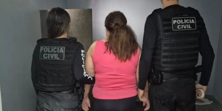 Falsa pastora é presa em Manaus exigindo dinheiro de idosas para elas não ‘arderem no inferno’