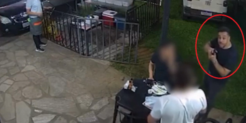 PF descontrolado aborda amigos em jantar, aponta arm@ e questiona: ‘Vocês são um casal?’; veja