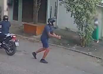 Vídeo: bandid0s fazem dois assalt0s seguidos contra policiais; um PM e um criminos0 acabam ferid0s