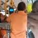 Vídeo: detido por passageiros, ladrã0 “se arrepende” e pede perdão dentro do 541 em Manaus