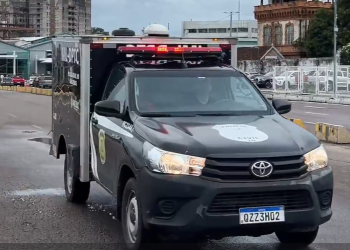 Homem é ass@ssinad0 a f@cadas dentro de embarcação ancorada em porto de Manaus