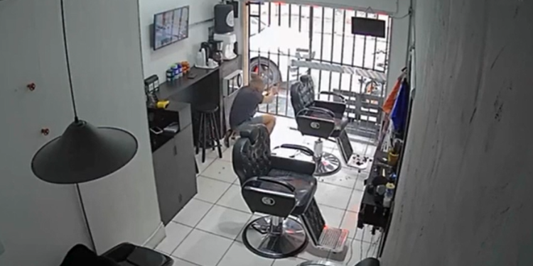 Vídeo: PM de folga reage a ass@lto e m@ta suspeito durante tentativa de r0ub0 a Porsche