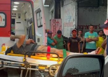 Acusado de r0ubar motocicleta, homem é agr3dido por moradores na zona leste