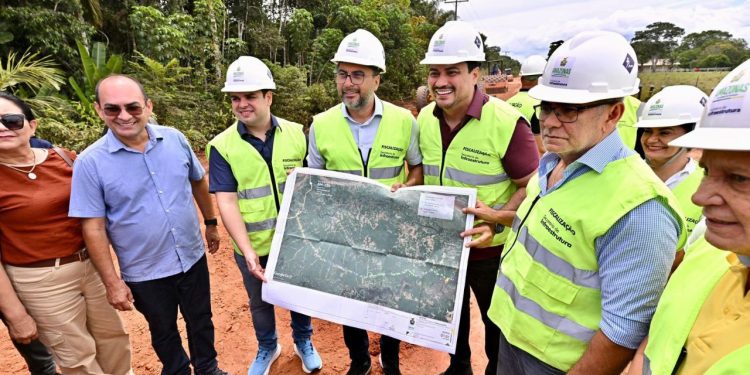 Roberto Cidade cumpre agenda em Autazes com entrega de escola de tempo integral e obras na AM-254