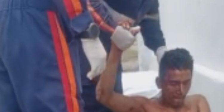 Vídeo: Após ser acusado de r0ub0, homem é esf4que4d0 e clama por socorro no Manoa