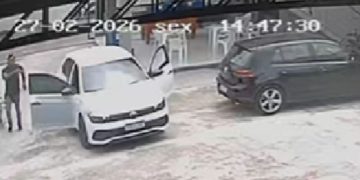 Câmera mostra ação de crimin0s0s e tir0tei0 que feriu sargento no Cidade de Deus