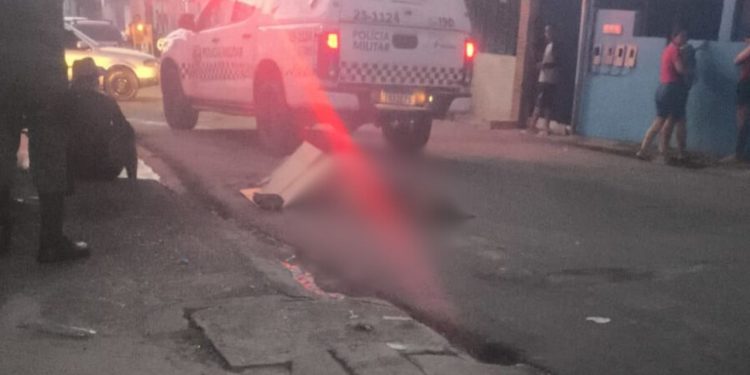 Sem sinais de tir0s ou f4cadas, homem é achado m0rt0 no Jorge Teixeira