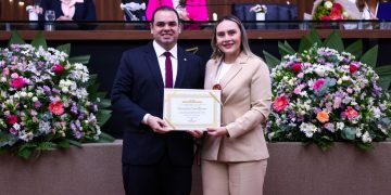 Roberto Cidade lidera Sessão Especial da Aleam que homenageia 33 mulheres com Diploma Mulher Cidadã Amazonense