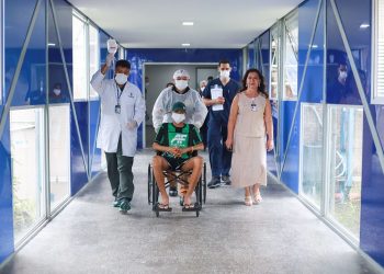 Novo Hospital do Sangue inicia atendimento e recebe pacientes em Manaus