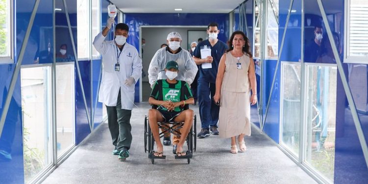 Novo Hospital do Sangue inicia atendimento e recebe pacientes em Manaus