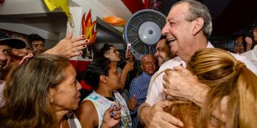 Lideranças da Zona Leste de Manaus lotam quadra da Grande Família e anunciam apoio a Omar Aziz