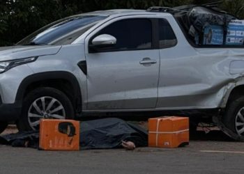 Mulher encosta picape para arrumar a lona da carroceria e m0rre atr0pelada na AM-070