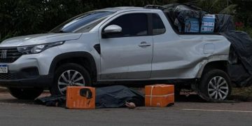 Mulher encosta picape para arrumar a lona da carroceria e m0rre atr0pelada na AM-070