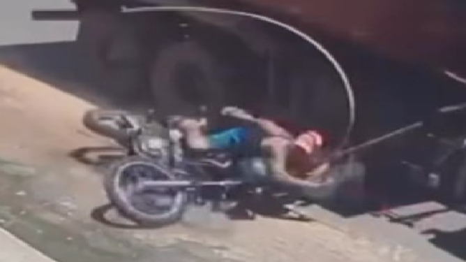 Homem fica em estado crítico após ser at1ngido por caçamba que fugiu sem prestar soc0rr0 em Itacoatiara