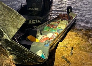 Lancha se ac1denta no Rio Negro e três pessoas são pr3sas com 800 kg de dr0gas no Rio Negro