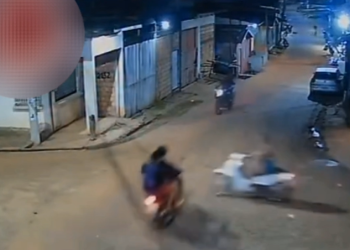 Vídeo: Ac1dente com três motos deixa mulher f3rida em cruzamento arriscado em Manacapuru