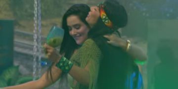 Vídeo: após “selinho”, internautas pedem que Jordana e Marciele se assumam: ‘ia salvar o enredo’