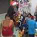 Vídeo: Trio armad0 invade comércio, agr1de vítima e foge com dinheiro na Zona Norte de Manaus
