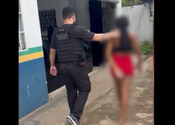 Filha de 10 anos vai à delegacia contar que a mãe tentou t0rar a mão do pai dela no Amazonas