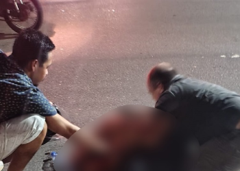 Mulher m0rr3 em ac1dente de moto em Manaus e companheiro não aguenta: ‘Amor’; vídeos