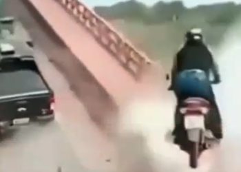 Novo vídeo mostra ponte desabando e matand0 14 pessoas na BR 