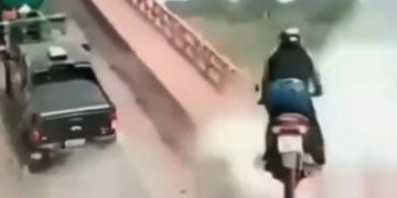 Novo vídeo mostra ponte desabando e matand0 14 pessoas na BR