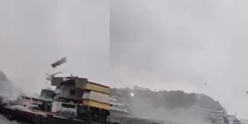 Video: No Porto do São Raimundo, redemoinho arrasta objetos e partes de embarcação